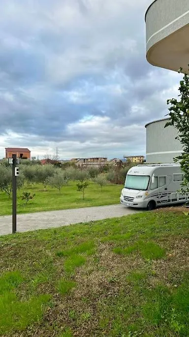 Vila Lufi Kamez 0*,