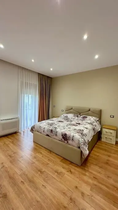 Vila Lufi Kamez Albania